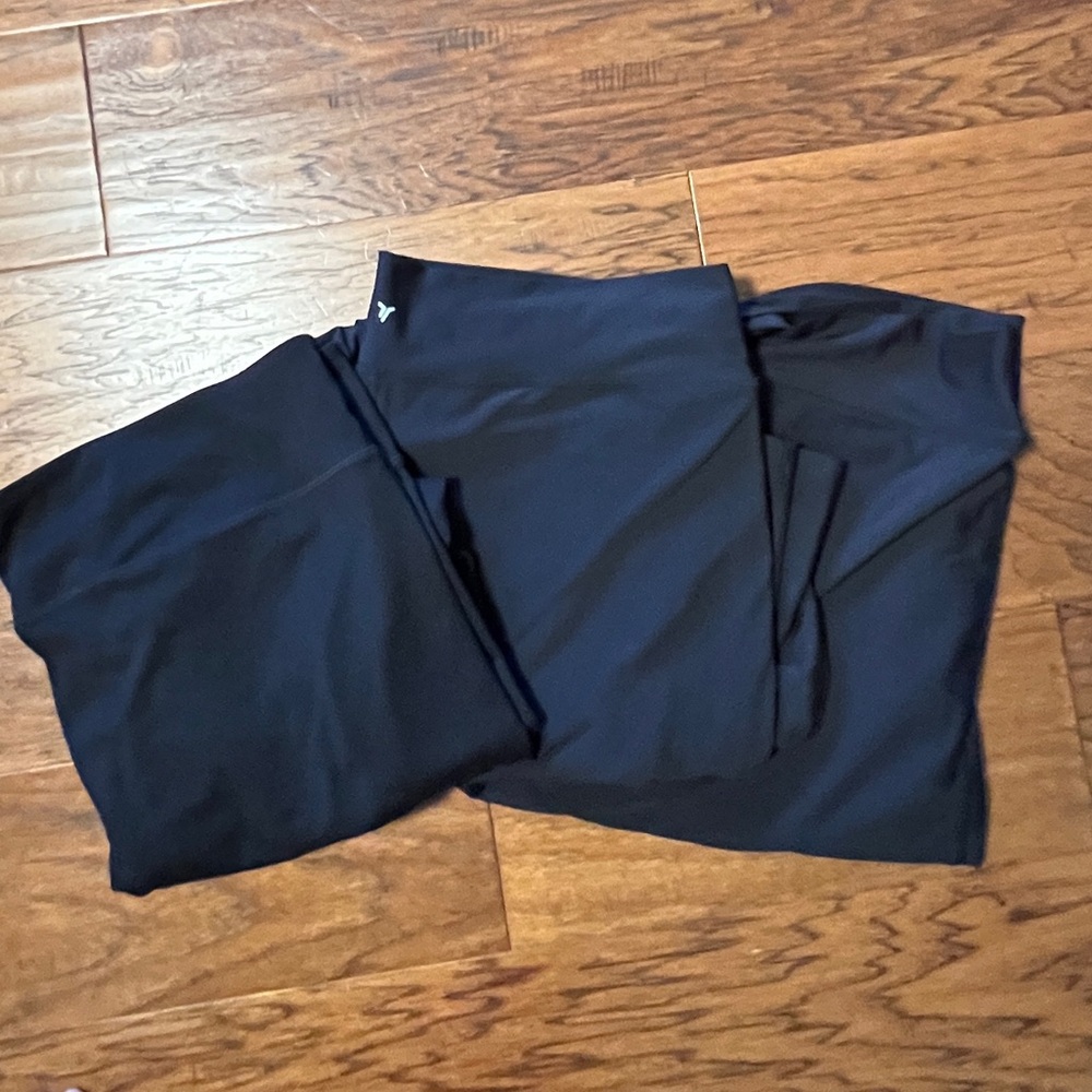 Old Navy Active Powersoft High-Rise Leggings in Black